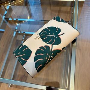 Kate Spade Darcy Monstera Green Leaf Print Large Slim Bifold Wallet